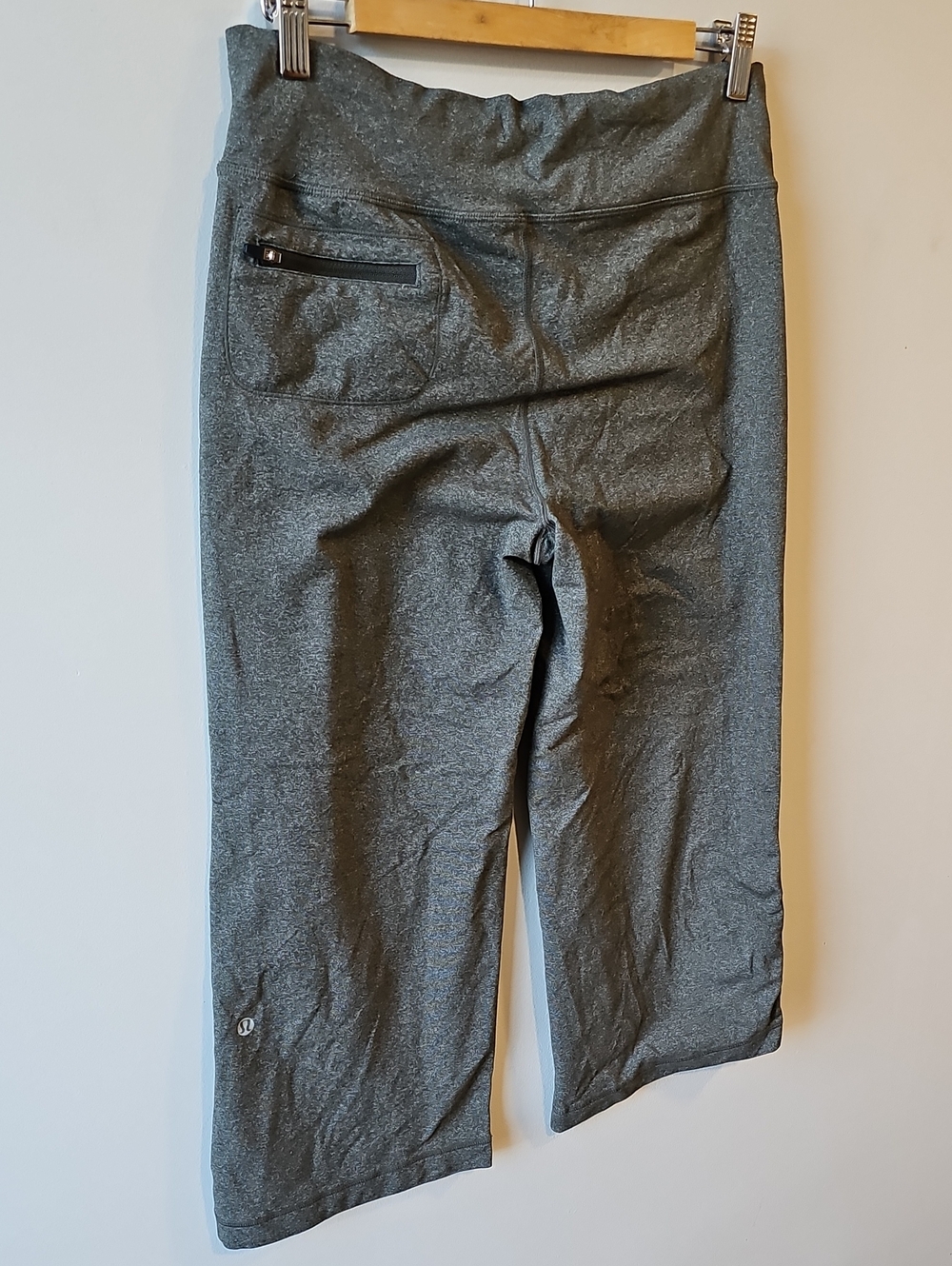 lululemon athletica Gray 30x21 Capris - Picture 4 of 6
